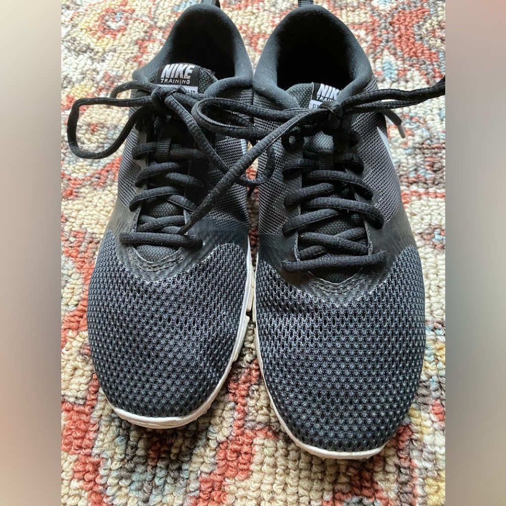 Nike women’s 2019 flex RN black sneakers Size Size 8